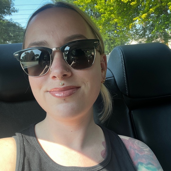 Meet the Posher Other - Meet your Posher, Ariella